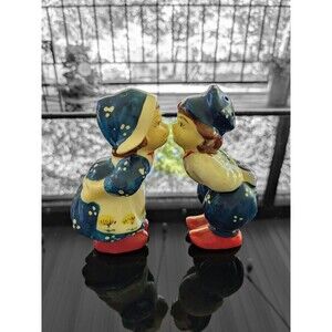 Vintage Kissing Dutch Boy/Girl Salt Pepper Shaker Set Ceramics Japan Tulips Blue